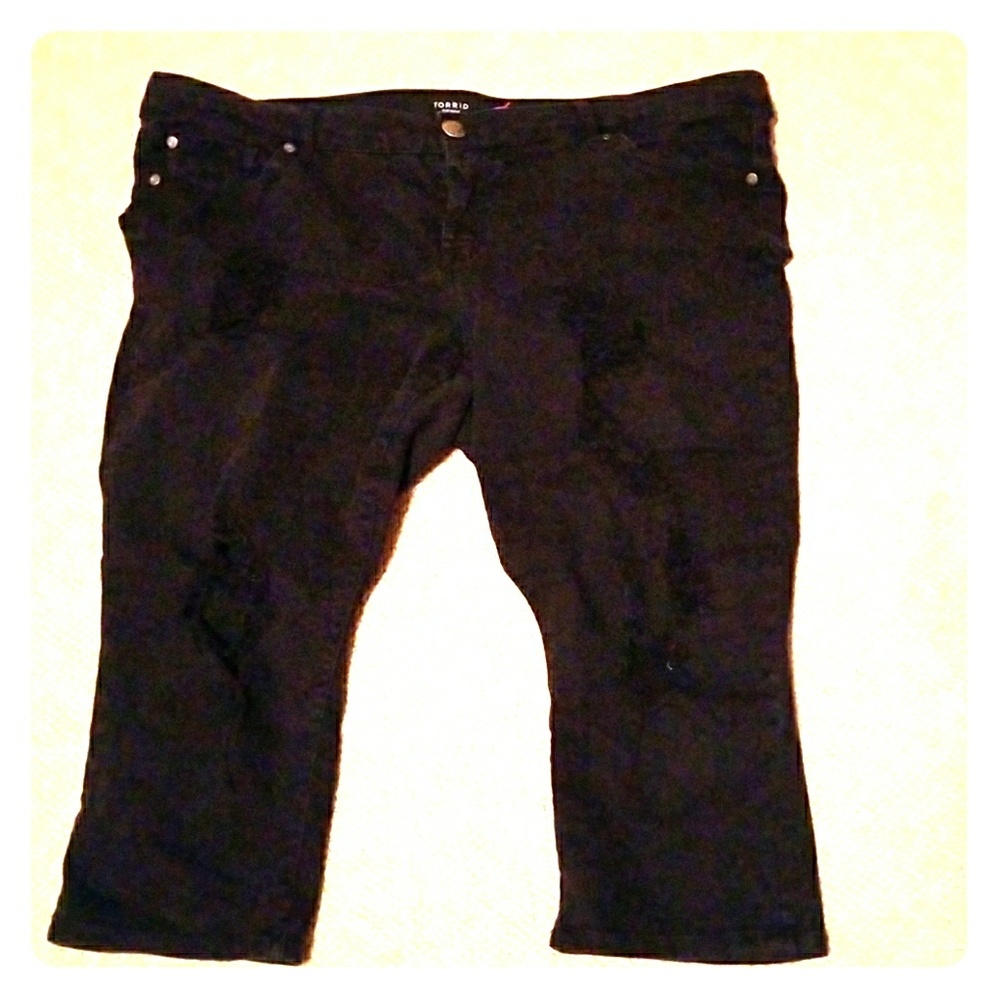Torrid destroyed capris